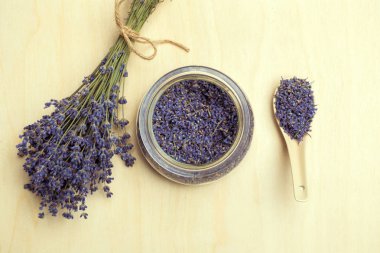 kaşık zekâ kuru lavanta çiçekleri yakın çekim 