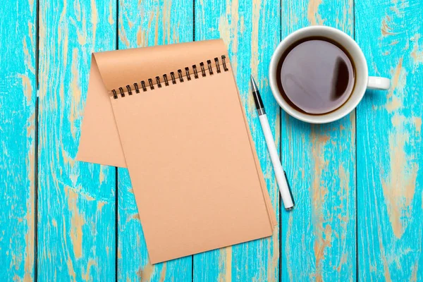 Taza Café Con Cuaderno Escritorio Madera — Foto de Stock