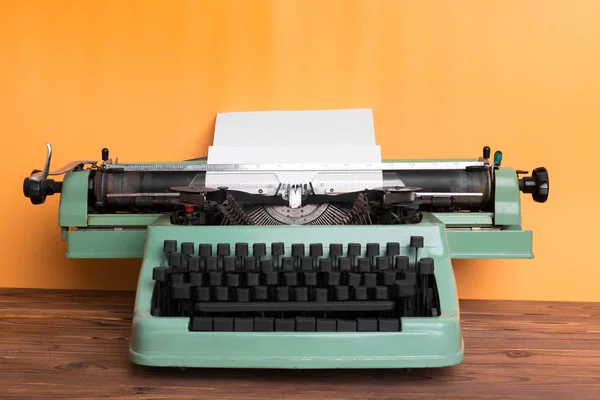 Primer Plano Máquina Escribir Verde Vintage —  Fotos de Stock