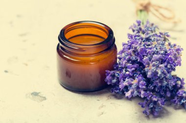 Aromaterapi petrol ve lavanta yakın çekim