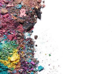 Göz merceği beyaz arkaplanda izole edildi.