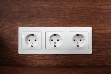 Beyaz elektrik prizine soket