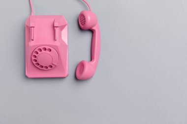 bir renk arka plan üzerinde vintage telefon yakın çekim