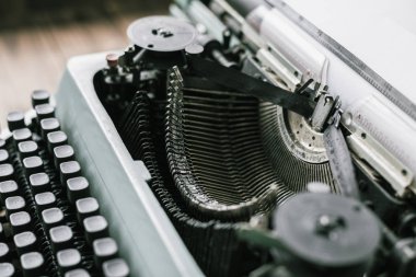 yakın çekim yeşil vintage daktilo makinesi