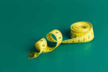 ölçü bandı yeşil bir arka plan üzerinde Kapat