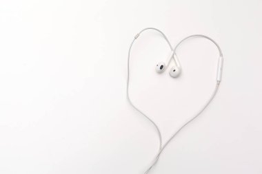 dijital müzik kulaklık izole beyaz arka plan kavramı 