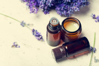Aromaterapi petrol ve lavanta yakın çekim