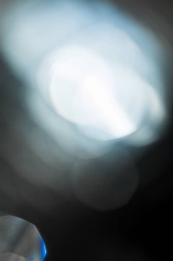 Renkli arka plan üzerinde bokeh arka ışıklarla