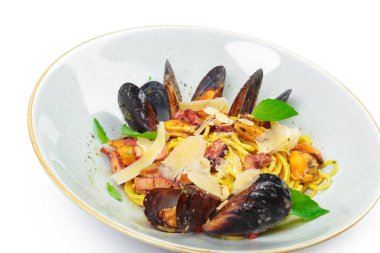 deniz ürünleri makarna beyaz arka plan üzerinde izole kapatmak 