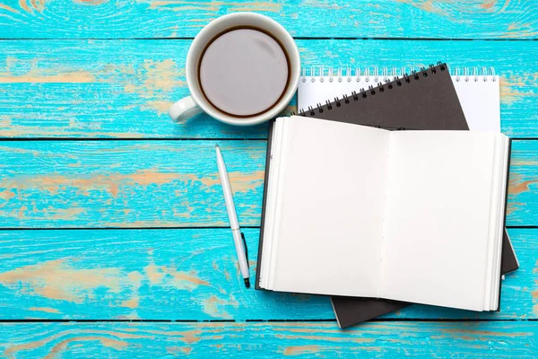 Taza Café Con Cuadernos Escritorio Madera — Foto de Stock