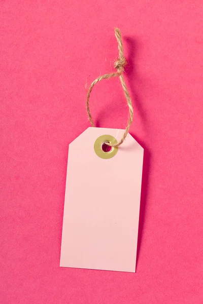 空白のグリーティング カードまたはタグ ピンクの背景 — ストック写真