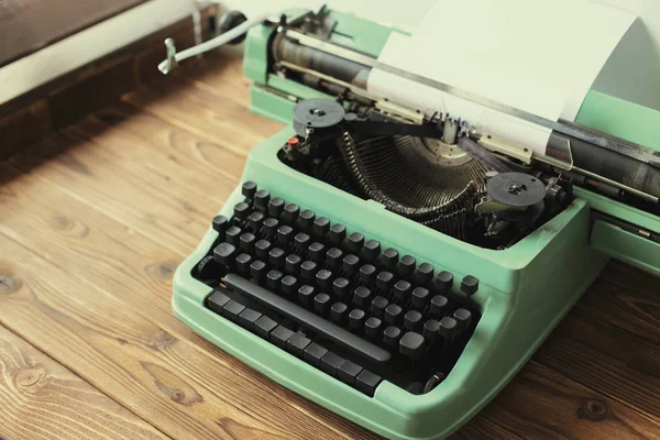 Primer Plano Máquina Escribir Verde Vintage —  Fotos de Stock