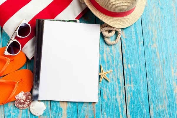 Primer Plano Diario Con Hojas Blancas Vacías Concepto Vacaciones —  Fotos de Stock