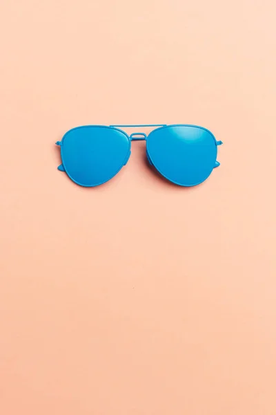 Flaches Laien Mode Set Sonnenbrille Auf Pastellfarbenem Hintergrund Modesommer Kommt — Stockfoto