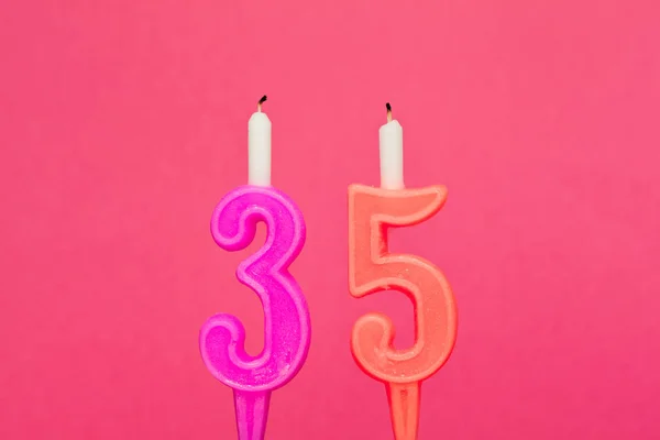Kleurrijke Wax Birthday Kaarsen Roze Achtergrond — Stockfoto