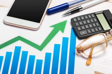 iş grafik kağıt üzerinde finansal başarı gösteren yakın çekim 