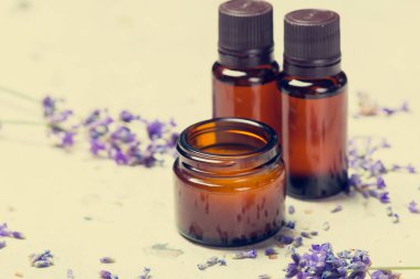 Aromaterapi petrol ve lavanta yakın çekim