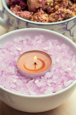 Deniz tuz, lavanta çiçekleri ile Spa ayarla