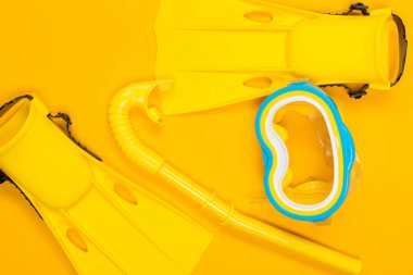 Plaj aksesuarları renk arka plan, üstten görünüm üzerinde Kapat.