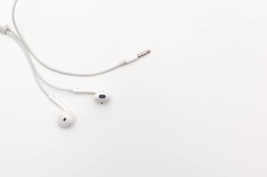 dijital müzik kulaklık izole beyaz arka plan kavramı 