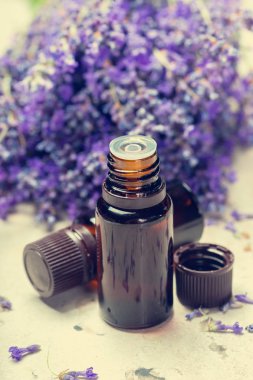 Aromaterapi petrol ve lavanta yakın çekim