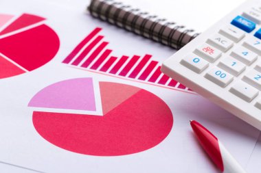 Grafik grafik analiz kağıt üzerinde Kapat 