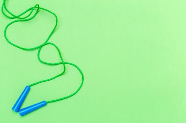 Atlama ipi mavi ile yeşil lastik üstten görünüm işleme