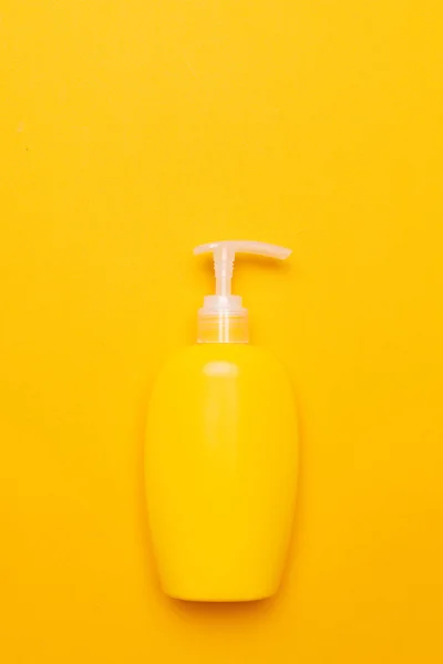 Yellow Plastic Bottle Sunscreen Protection Cosmetic Lotion Bright Background — Stock Photo, Image