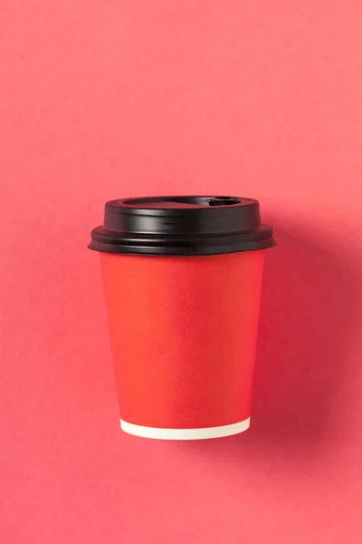 Rote Kaffeetasse Aus Pappe Auf Rosa Hintergrund Flach Liegend Von — Stockfoto