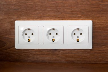 Beton duvar güç soketi