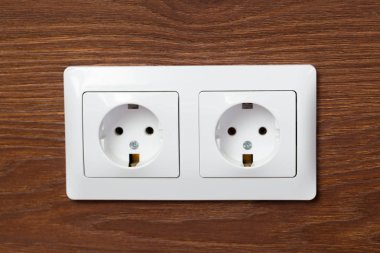 Beton duvar güç soketi