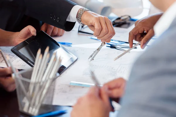 Geschäftsleute Arbeiten Gemeinsam Konferenztisch — Stockfoto