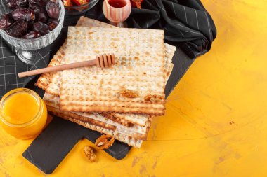 Paskalya pesah için geleneksel Yahudi koşer Hamursuz ekmek