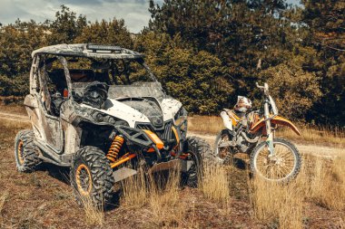 Arka planda, Atv seyahate yakın çekim