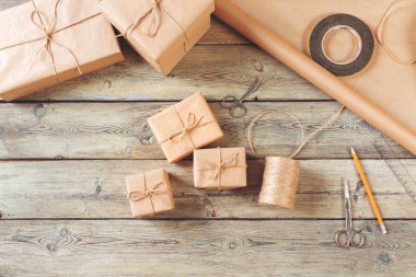 Kraft kağıt, ahşap masa kağıda Eko kutularına.