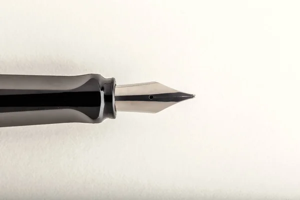 Κοντινό Πλάνο Του Πένα Στην Σελίδα Γραπτή — Φωτογραφία Αρχείου