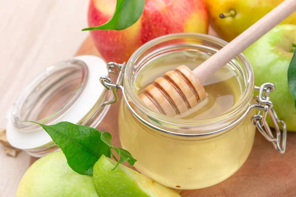 Judiska Högtiden Rosh Hashana Bakgrund Med Honung Och Äpplen Träbord — Stockfoto