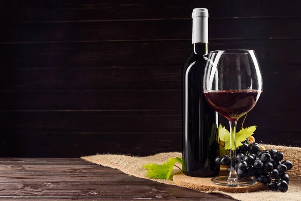 Wine Fresh Grapes Dark Background — Stock Photo, Image