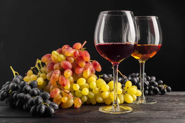 Wine Fresh Grapes Dark Background Royalty Free Stock Photos