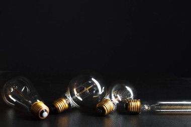 edison ışık ampuller siyah backgorund karşı yakın çekim 