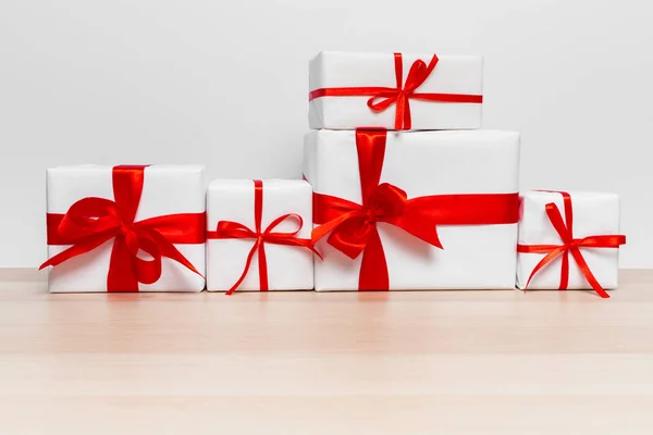 Primer Plano Las Cajas Regalo Navidad Mesa — Foto de Stock