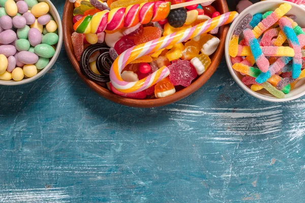 다채로운 캔디는 그릇에 혼합의 클로즈업 — 스톡 사진