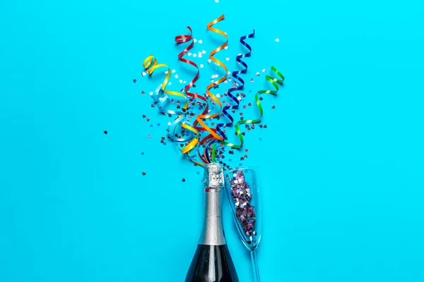 Champagnerflasche Mit Bunten Party Luftschlangen — Stockfoto