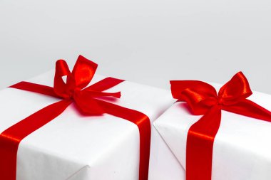 Noel hediye kutuları masaya yakın çekim