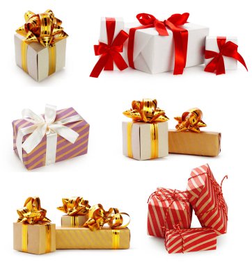 Güzel hediye kutuları beyaz zemin üzerine sarılmış