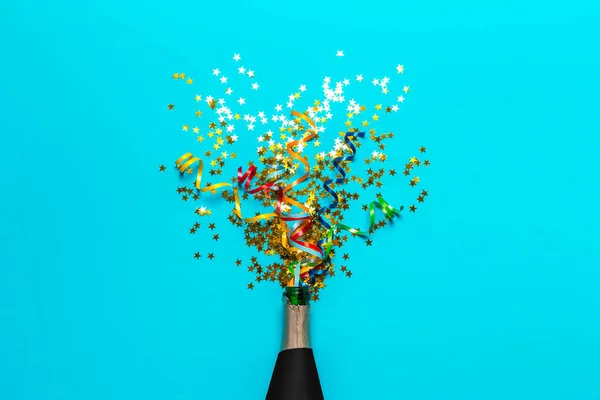 Champagnerflasche Mit Bunten Party Luftschlangen — Stockfoto