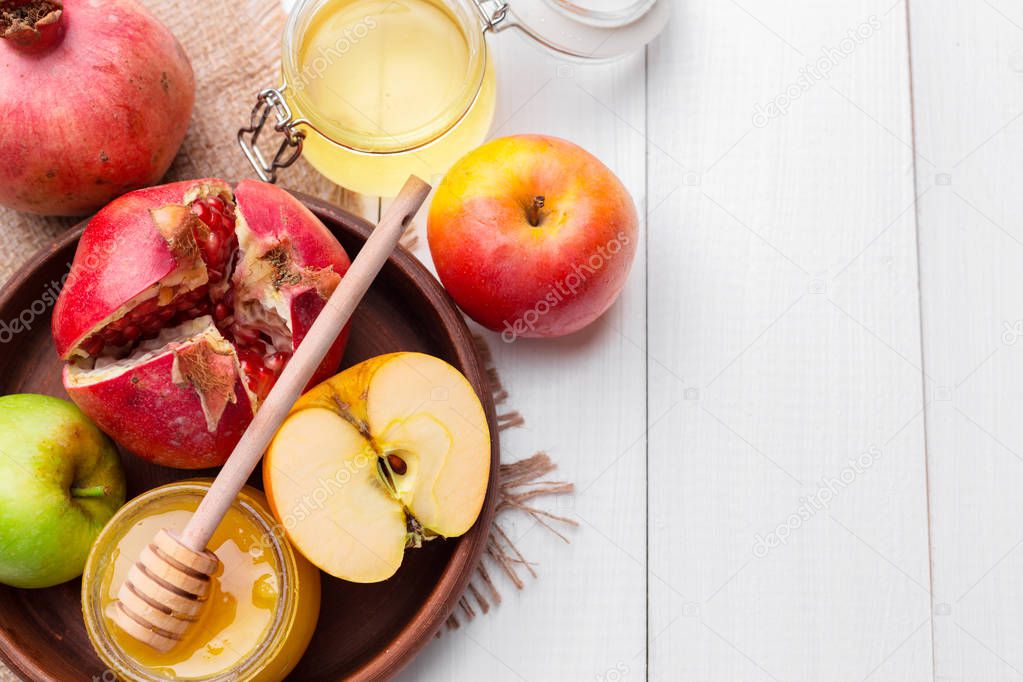 Apple and honey, traditional food of jewish New Year - Rosh Hashana.