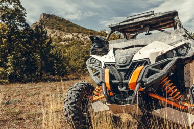 Arka planda, Atv seyahate yakın çekim