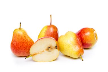 Olgun kırmızı sarı armut beyaz arka plan üzerinde izole