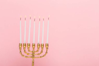 Mumlar yanan ile bronz Hanukkah menorah